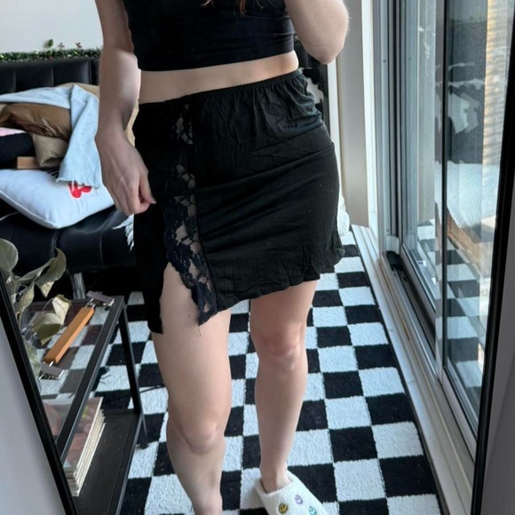 Vintage black satin lace slip skirt - Picture 3 of 7